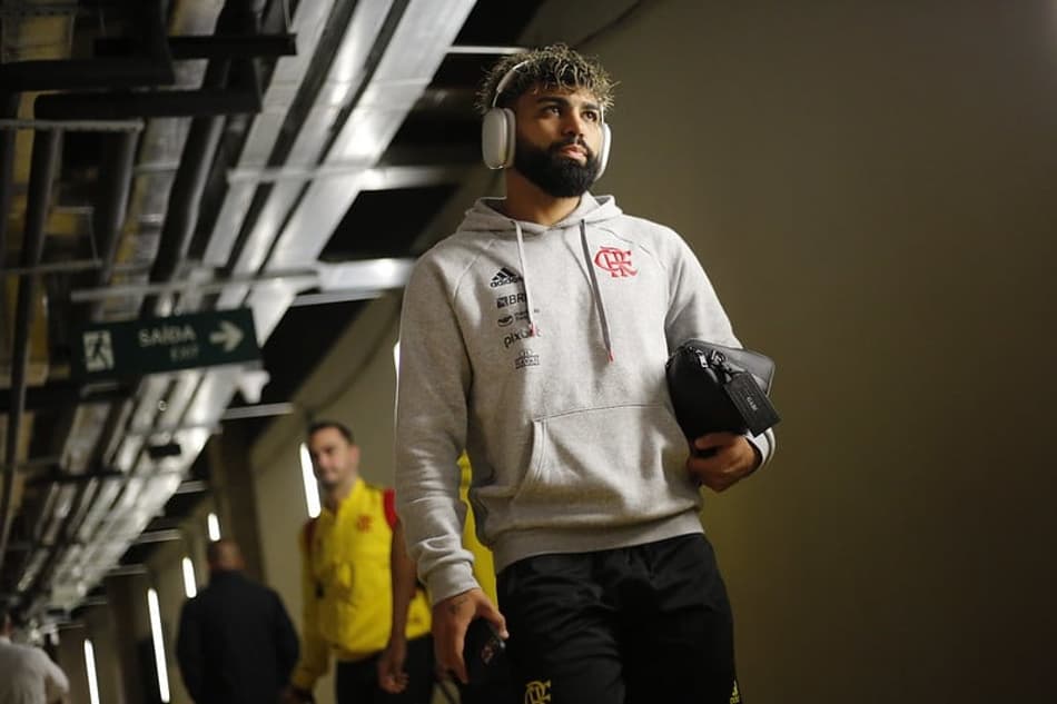 VÍDEO: Vaiado ao ser substituído em derrota do Flamengo, Gabigol provoca torcida do Atlético-MG