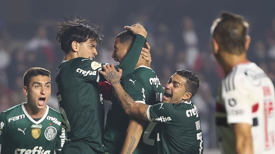 Com gols nos acréscimos, líder Palmeiras derrota o São Paulo de virada pelo Brasileirão