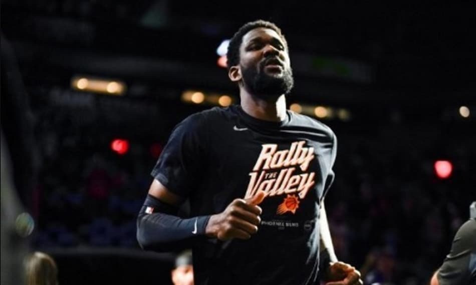Suns trabalha para conseguir troca por Deandre Ayton