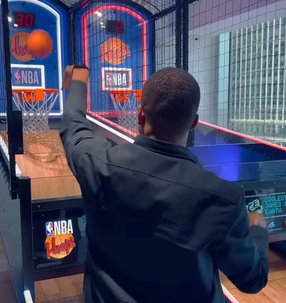 VÍDEO: Mbappé mostra habilidade e acerta arremessos no estilo Curry: ‘Pronto para o #NBADraft’