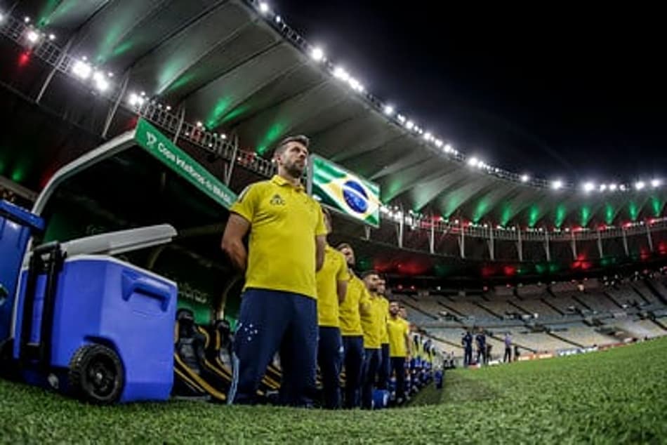 Pezzolano sai ‘amargado’ da derrota para o Fluminense, mas vê resultado aberto para o jogo de volta