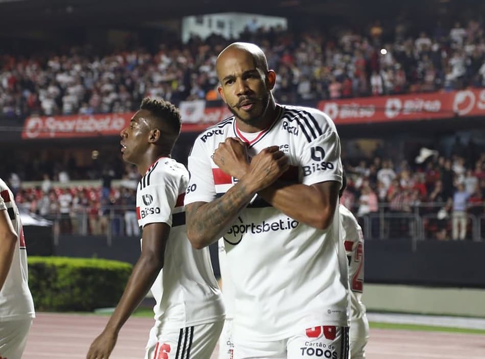 VÍDEO: Ceni revela conversa com diretoria e respaldo para escalar ‘quem quiser’ no São Paulo