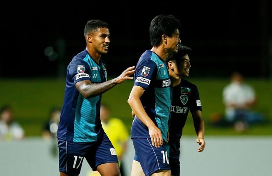 No Avispa Fukuoka, Lukian traça metas individuais no futebol japonês