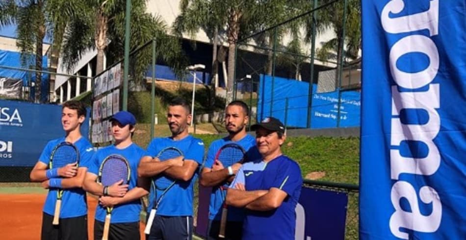 Equipe Carlos Omaki Tênis ministra clínica em Santana do Parnaíba (SP)