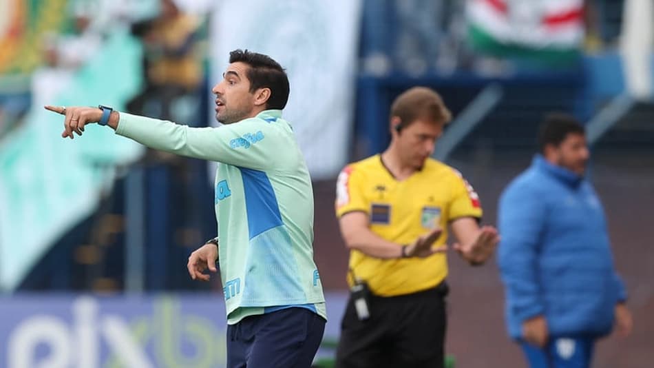 Abel Ferreira diz que retorno de Veiga ao Palmeiras foi 'adiado' por 'culpa' do calendário