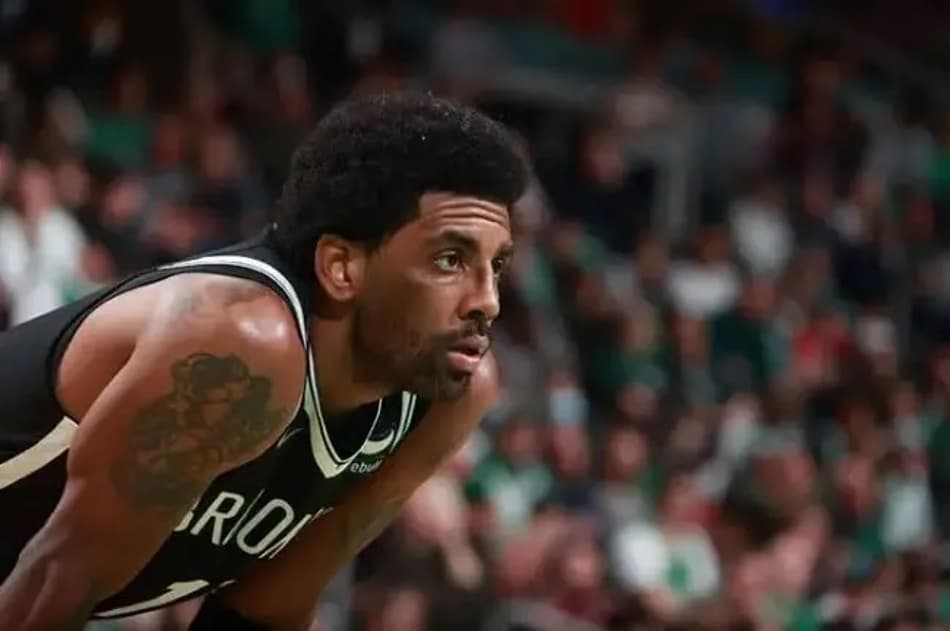 Kyrie Irving opta por seguir em contrato com o Nets