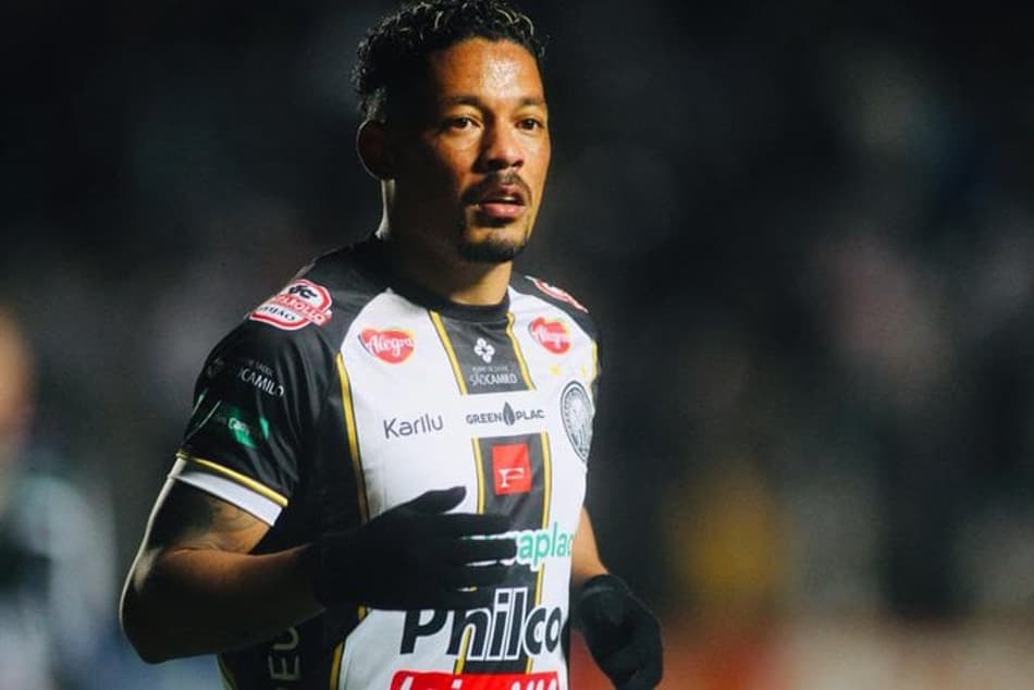 Com dois gols na primeira etapa, Operário-PR vence a Chapecoense pelo Brasileiro da Série B