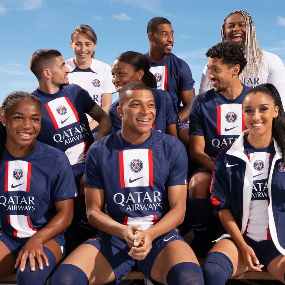 Com Neymar, Paris Saint-Germain lança novo uniforme da temporada