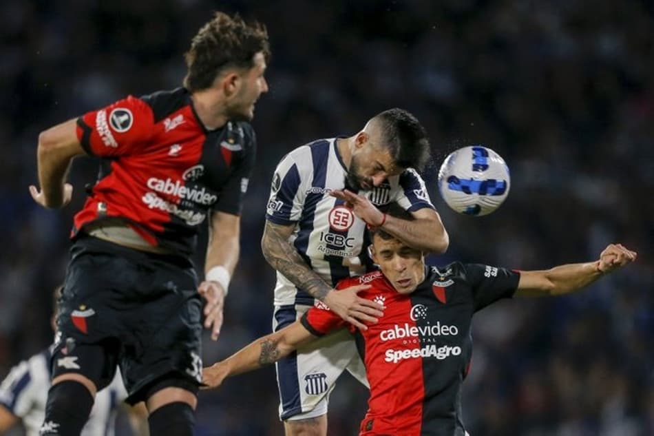 Com gols de ex-Galo e ex-Cruzeiro, Talleres e Colón ficam no empate na Libertadores
