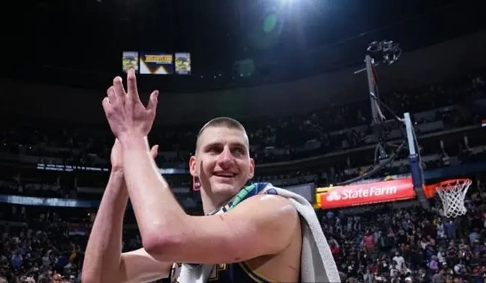 Nikola Jokic assina extensão recorde com Nuggets