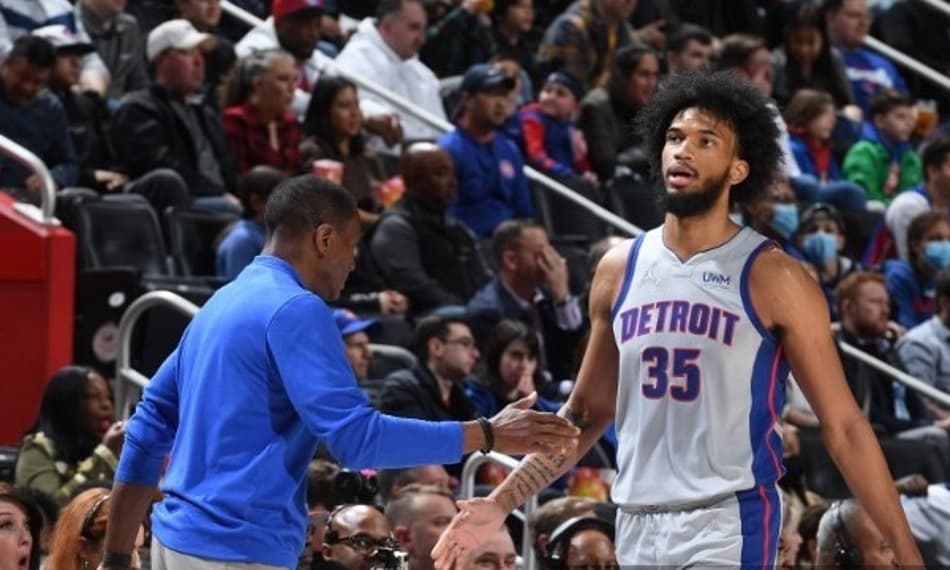 Marvin Bagley renova contrato com o Detroit Pistons