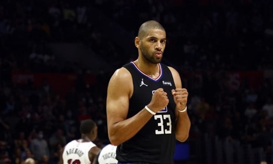 Clippers fecha renovações contratuais com Batum e Coffey