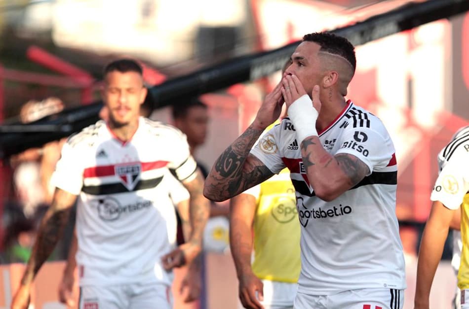 VÍDEO: Os melhores momentos da vitória do São Paulo sobre o Atlético-GO