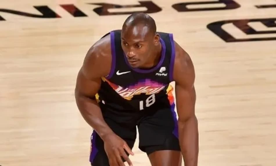 Suns renova com Biyombo e faz mais duas contratações