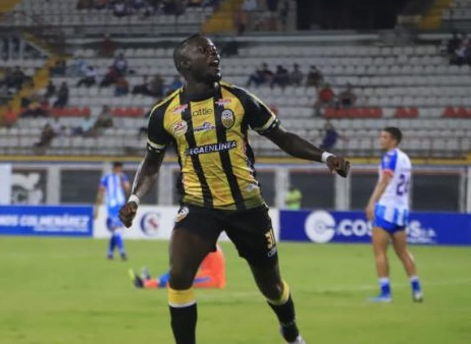 Meio-campista do Táchira fala em ‘fazer história’ diante do Santos