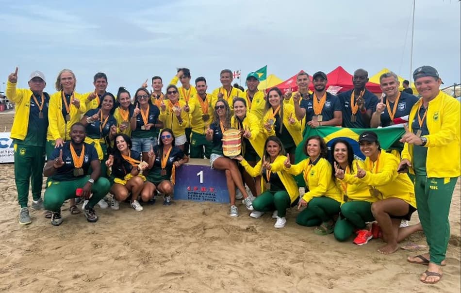 Equipe brasileira campeã Mundial Beach Tennis