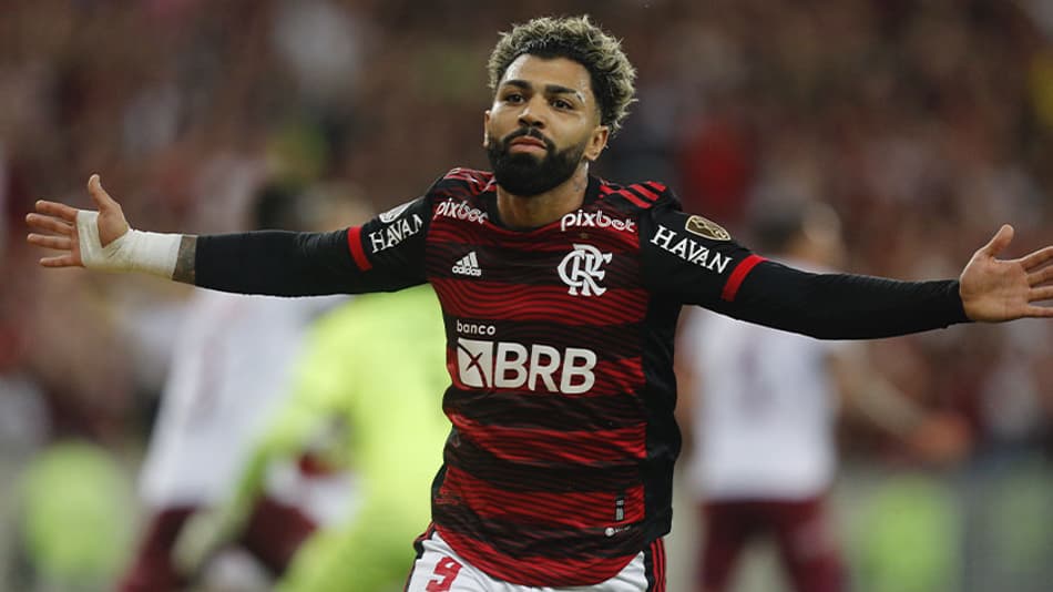 VÍDEO: Gabigol vibra muito com a torcida após marcar em goleada do Flamengo sobre o Tolima