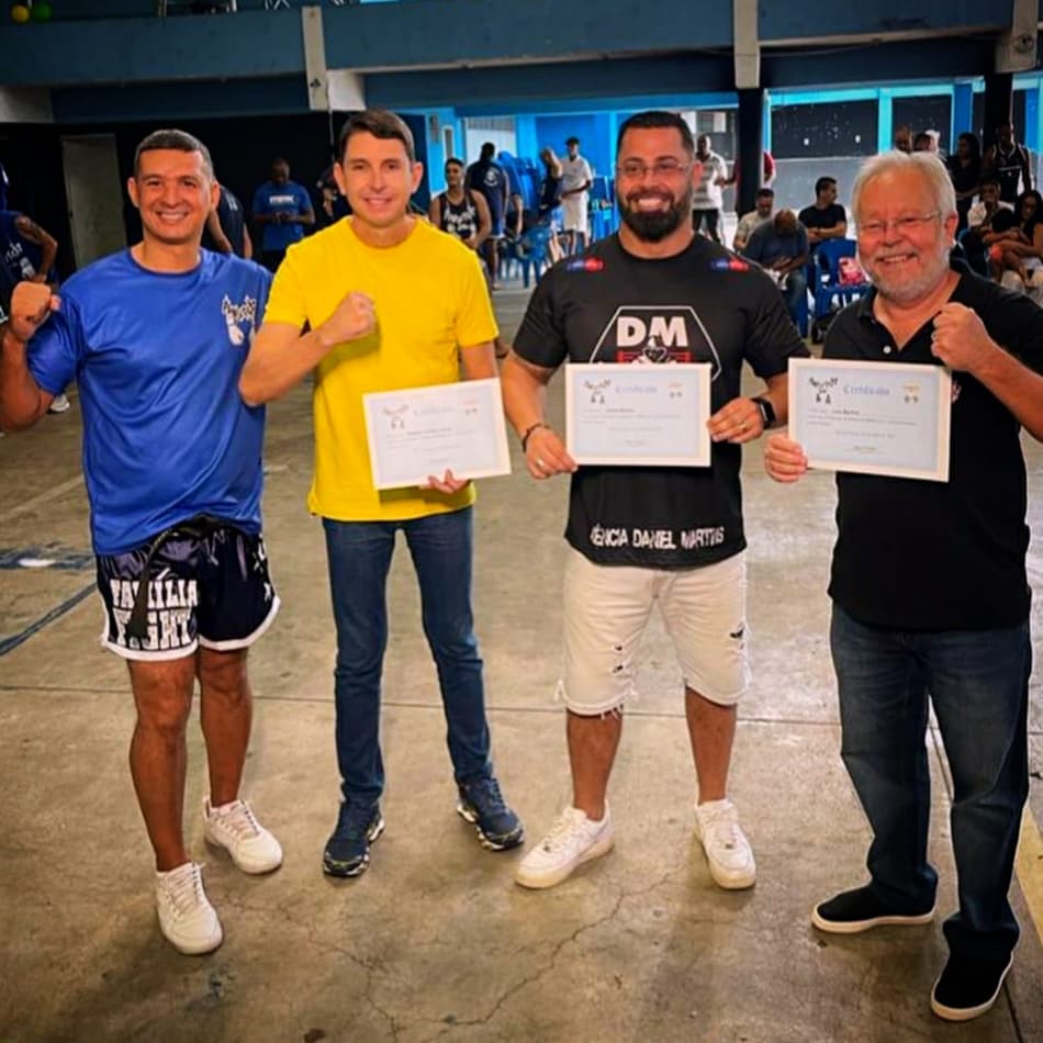 Cerimônia de graduação da Família Fight reúne alunos e homenageia personalidades do Kickboxing