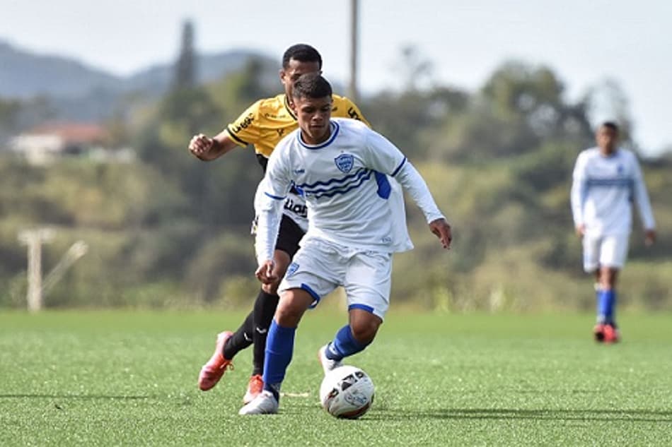 Ao lado de gigantes nacionais, Barra FC recebe certificado FIFA Quality PRO de seu gramado sintético