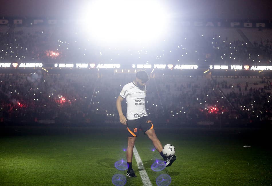 VÍDEO: confira a recepção da torcida do Corinthians na apresentação do atacante Yuri Alberto