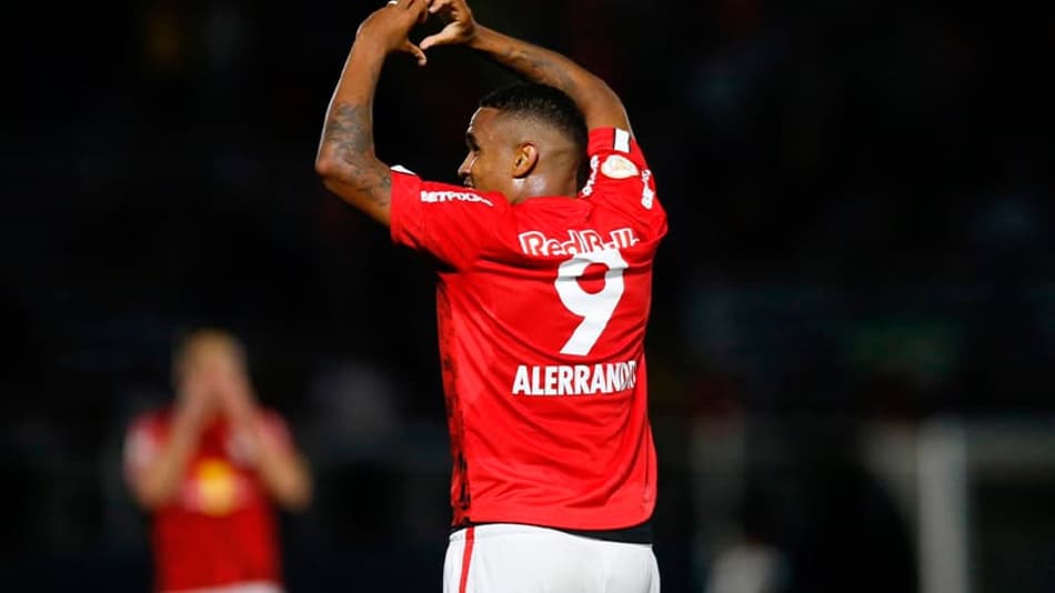 Com atropelo no segundo tempo, Red Bull Bragantino goleia o Avaí pelo Brasileirão