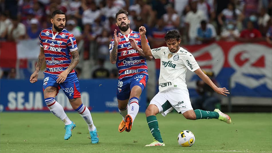 Palmeiras e Fortaleza empatam em jogo encerrado por causa de queda de energia