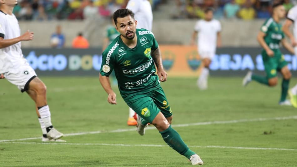 Cuiabá vence o Botafogo e trava reação do Alvinegro no Brasileirão