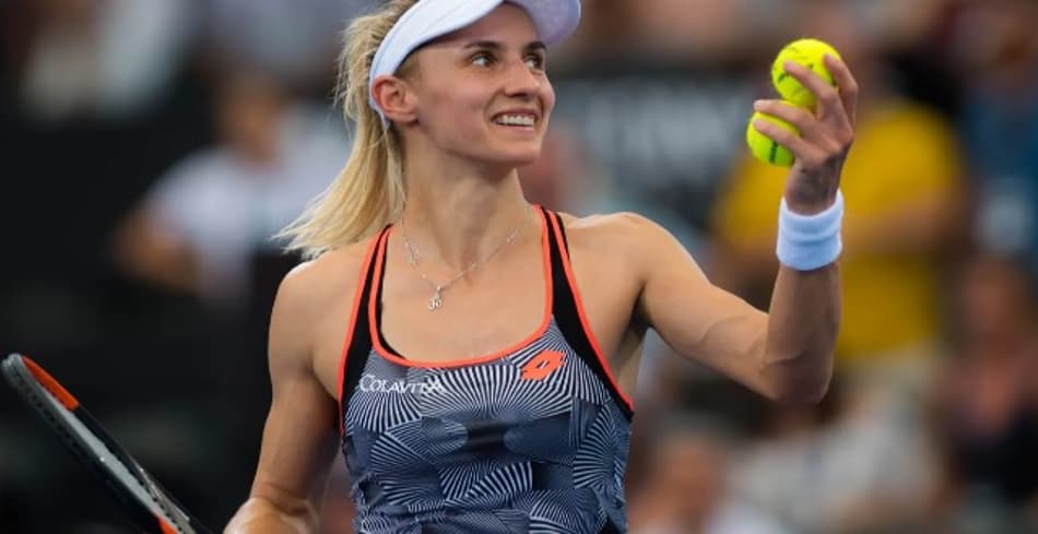 Lesia Tsurenko celebra vitória em tempos de guerra