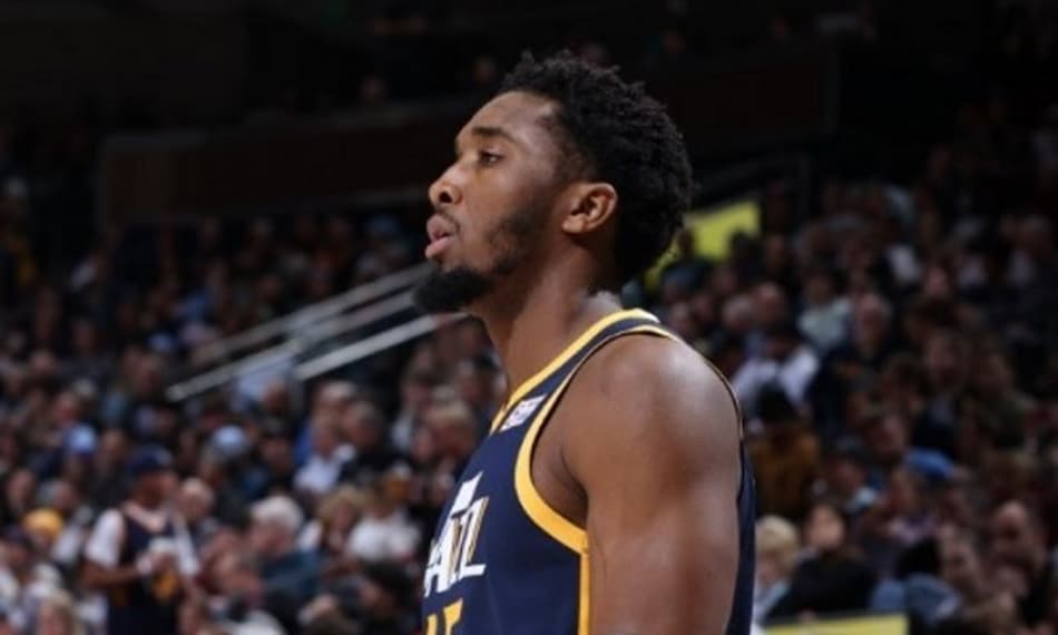 Knicks e Jazz discutem troca centrada em Donovan Mitchell