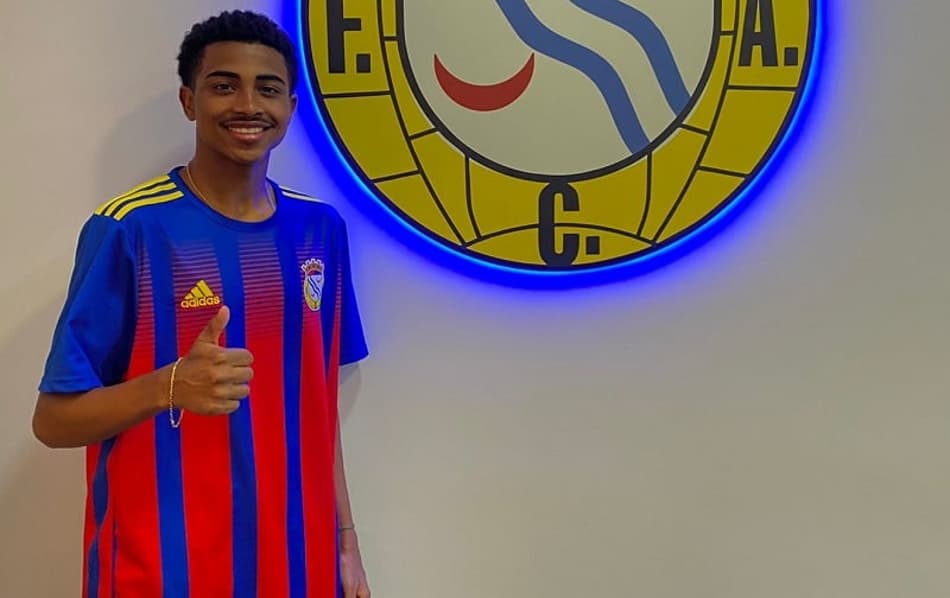 Ex-Palmeiras, meia-atacante assina com clube de Portugal