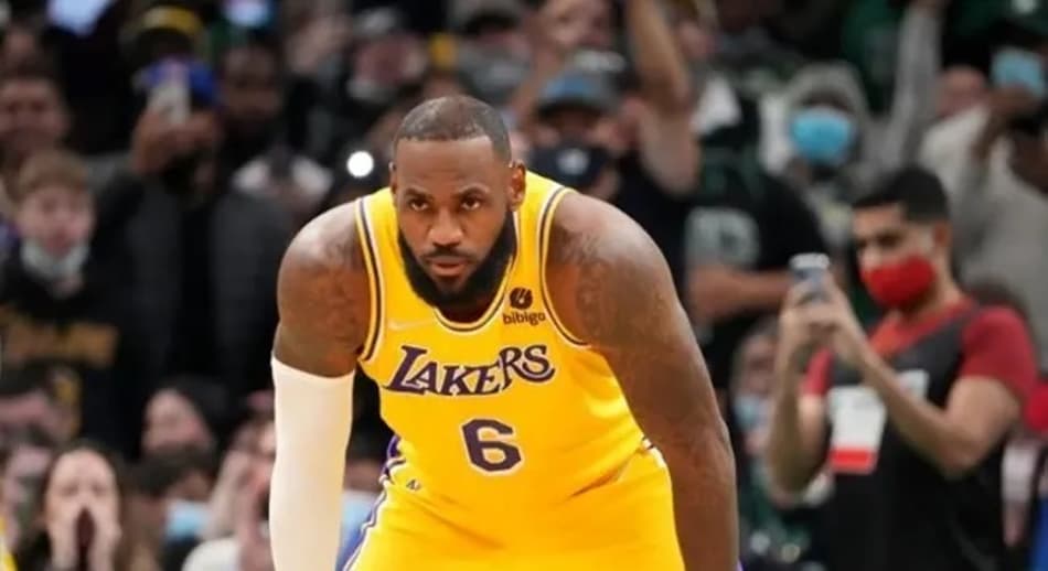 Lebron James: "Torcedores do Celtics são absurdamente racistas"