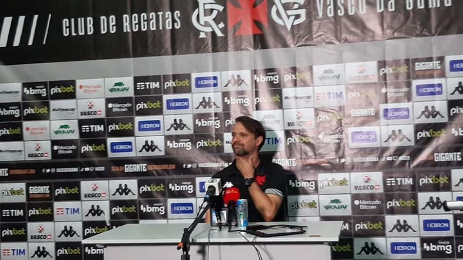 Maurício Souza avalia críticas no Vasco: ‘Prefiro que os gritos venham para mim, e liberem os jogadores’