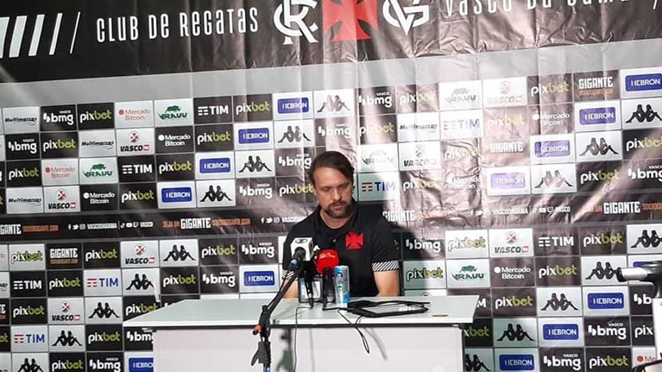 Maurício Souza admite jogo pobre do Vasco: ‘Temos que evoluir nessa questão da posse de bola’