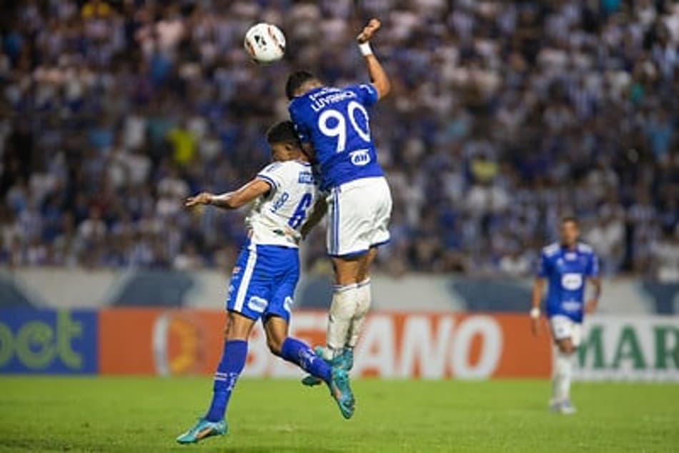 Cruzeiro sai na frente, cede empate ao CSA, mas segue na liderança da Série B