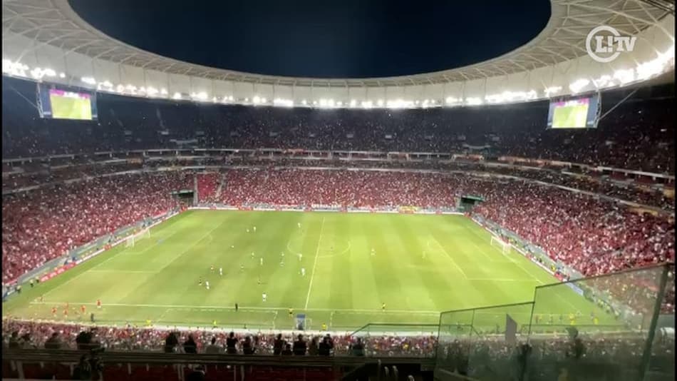 Torcida do Flamengo lota o Mané Garrincha e faz a festa desde o aquecimento