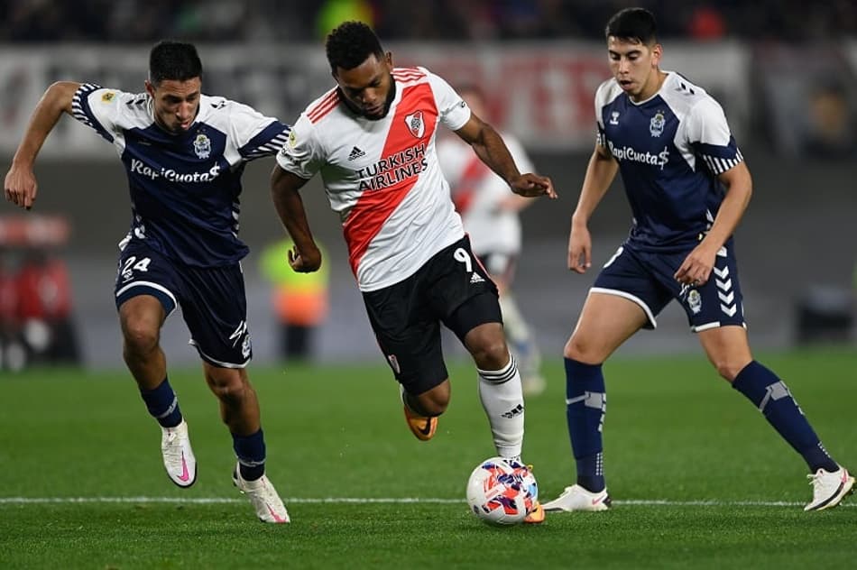 Em vitória do River Plate, Borja faz sua estreia