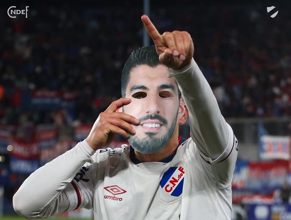 Torcida do Nacional cria movimento mascarado por Luis Suárez