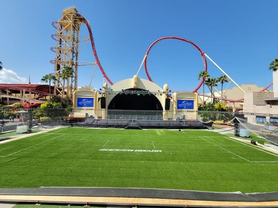 Empresa responsável pelo gramado do Allianz Parque monta campo dentro de parque nos EUA