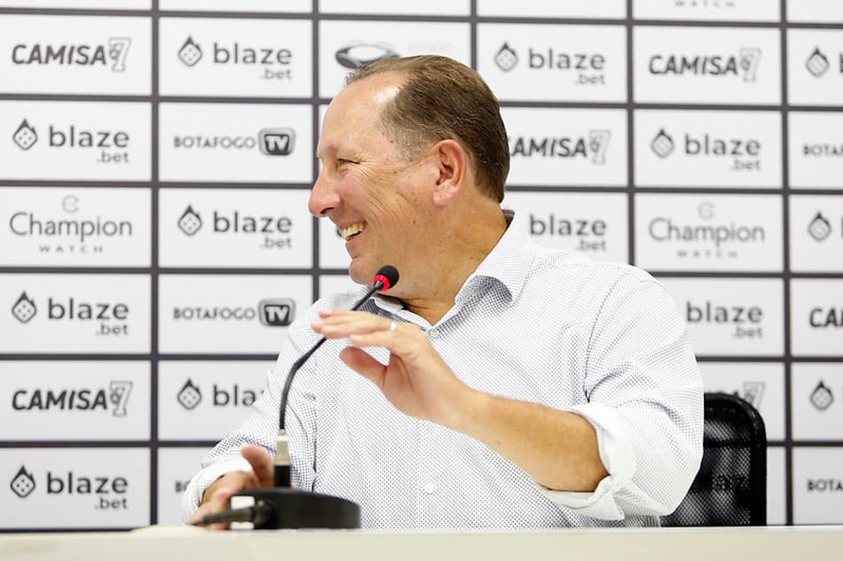 John Textor provoca o Flamengo após vitória do Botafogo: ‘O bicho é certo’