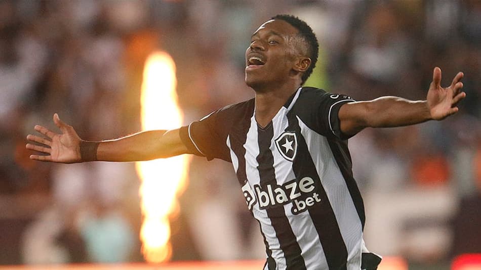 No ritmo de Jeffinho, Botafogo vence o Athletico-PR e se recupera no Brasileirão