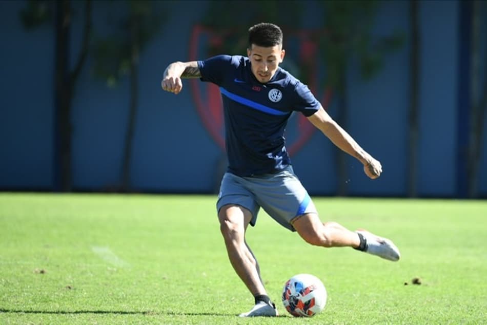 Jogador força saída para o futebol europeu e deixa clima tenso em gigante argentino; saiba mais