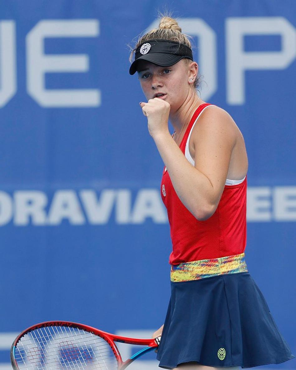 Lucie Havlickova vibra em sua primeira vitória em nível WTA