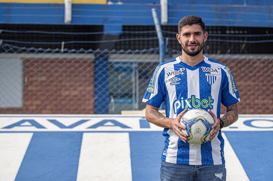 Igor Bohn e Thales são oficializados como reforços do Avaí