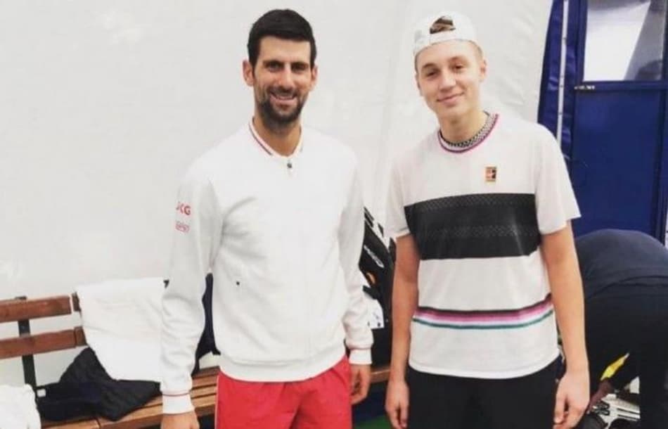 Djokovic está bancando carreira e ascenção de jovem sérvio