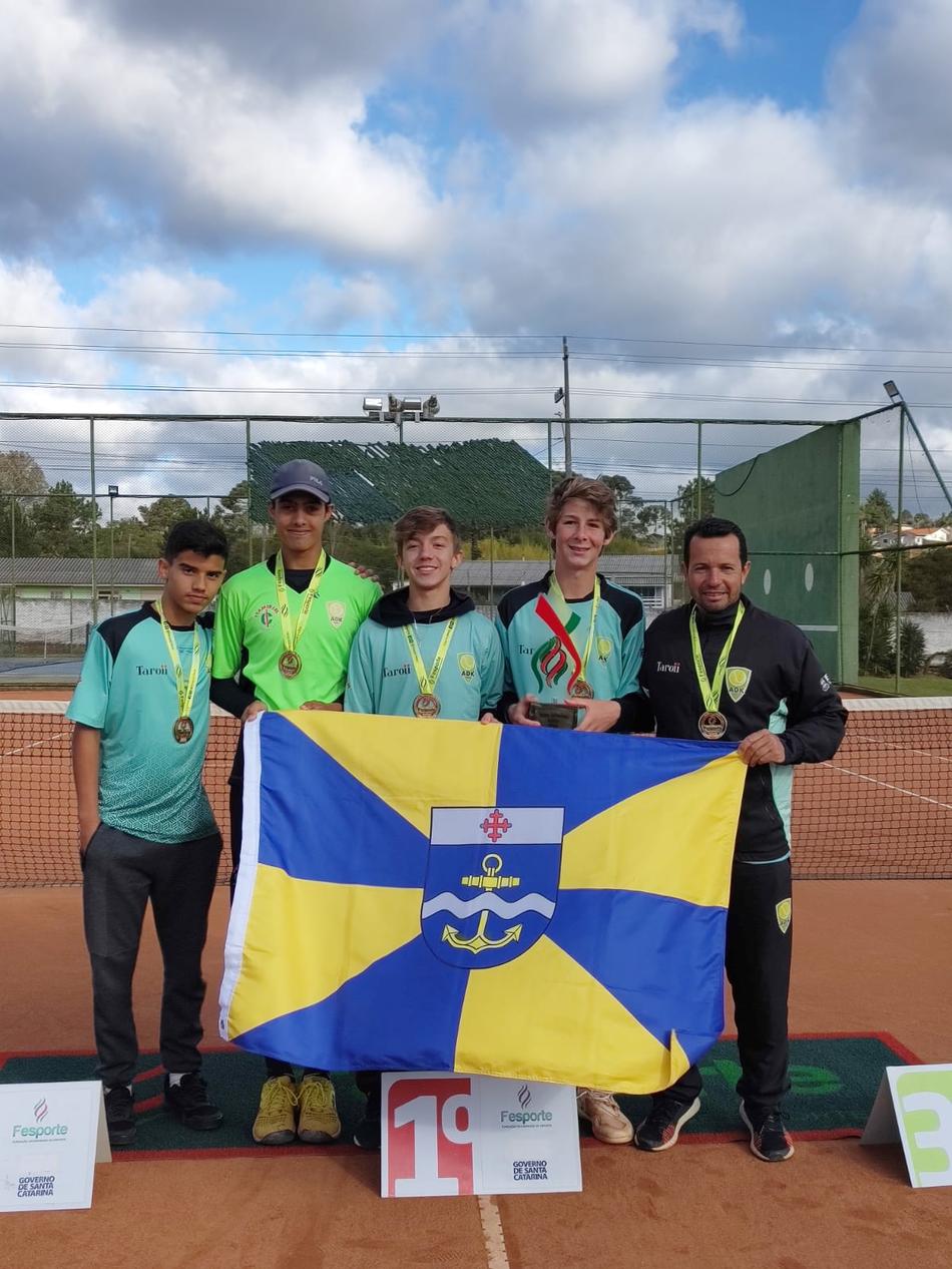 Itajaí é campeão do OLESC no tênis