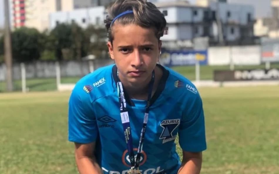 Kayki celebra título pelo sub-15 do Azuriz e projeta futuro no clube
