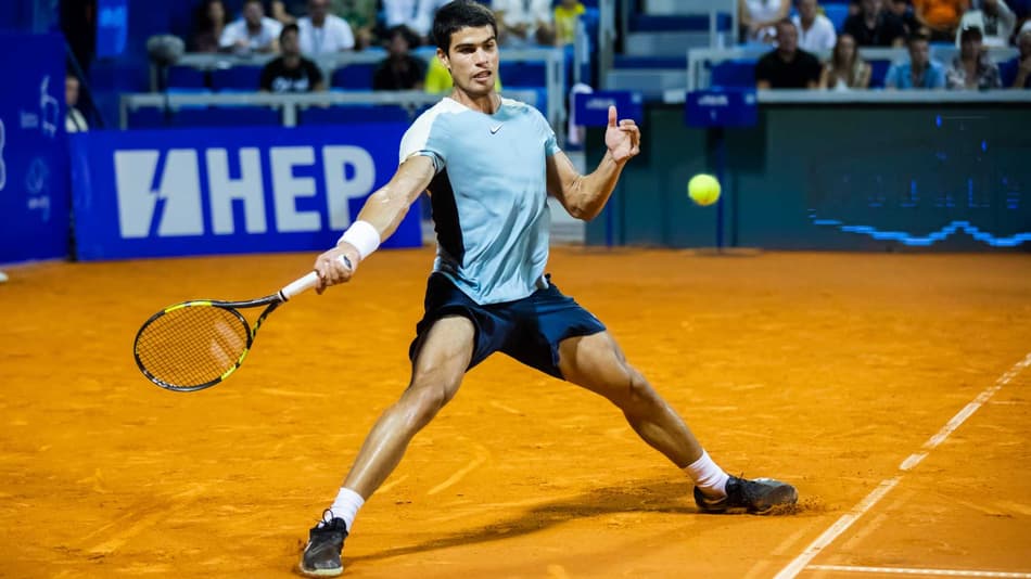 Alcaraz sofre contra Zeppieri, mas vence em três sets e vai à final do ATP 250 de Umag