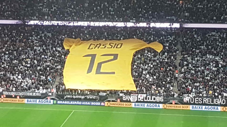 Com mosaico e fogos, Corinthians faz festa para homenagear Cássio contra o Botafogo