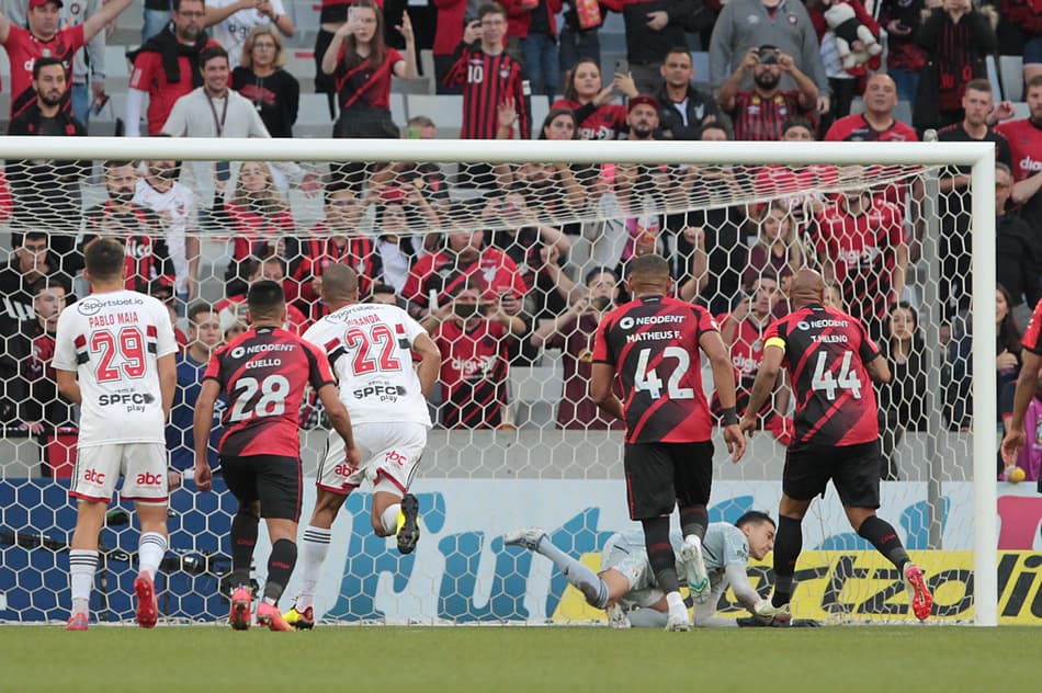 Erros graves do São Paulo se tornaram frequentes nos últimos jogos