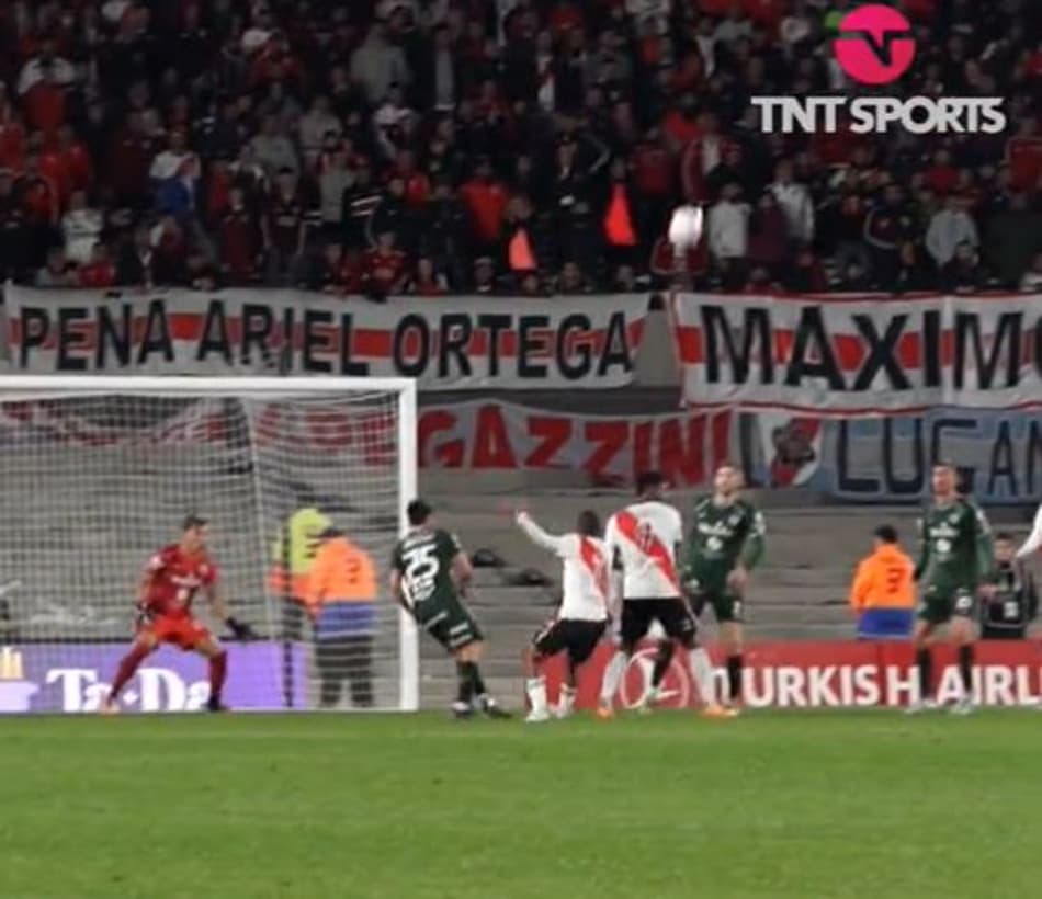 Borja em estado puro! Atacante impede gol a favor do River Plate; assista